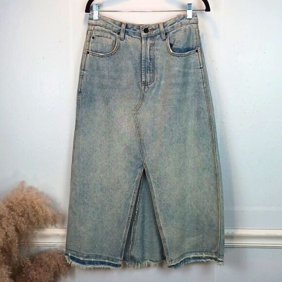 GIANNI BINI Lady Luck light-wash denim midi skirt size 27 - Picture 3 of 14